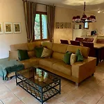 Dom wakacyjny Domaine La Luxe Met Zwembad