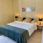 Domaine La Luxe Met Zwembad Dom wakacyjny *