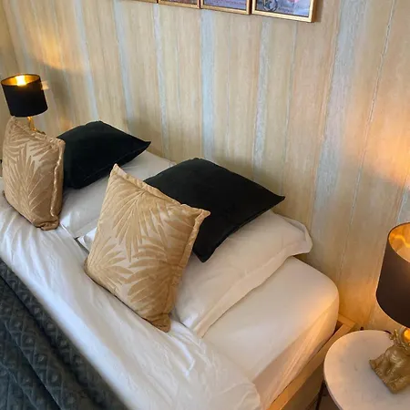 Domaine La Luxe Met Zwembad * Dégagnac
